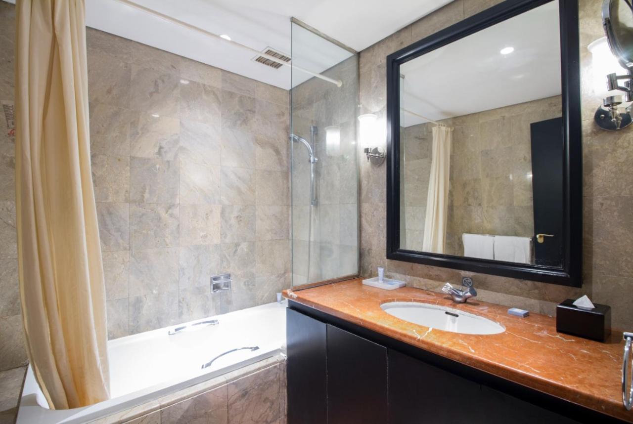 Oakwood Suites Kuningan จาการ์ตา ภายนอก รูปภาพ